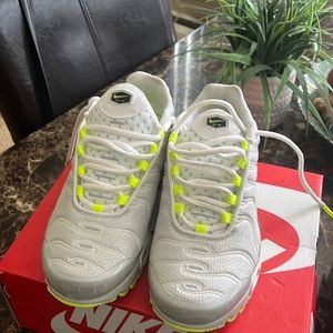 These are a size 4 in boys Nike boys air max